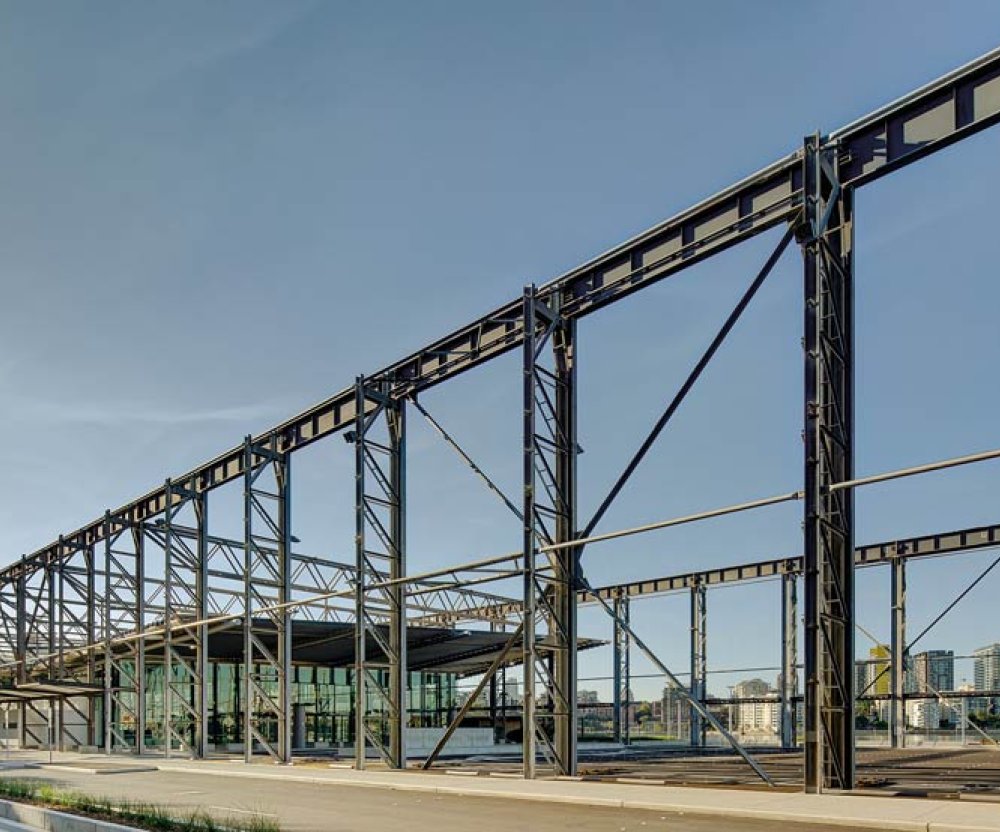 Roof structure of curved tubular steel trusses and purlins made from BlueScope steel and Fielders ARAMAX® profile roof made from aluminium